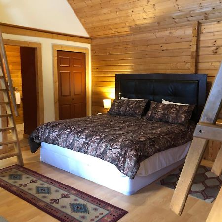 Camels Hump Guest Ranch Lumby Esterno foto