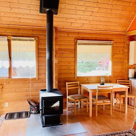 Camels Hump Guest Ranch Lumby Esterno foto