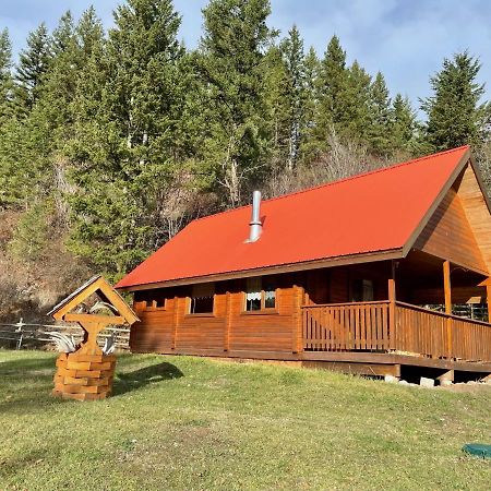 Camels Hump Guest Ranch Lumby Esterno foto