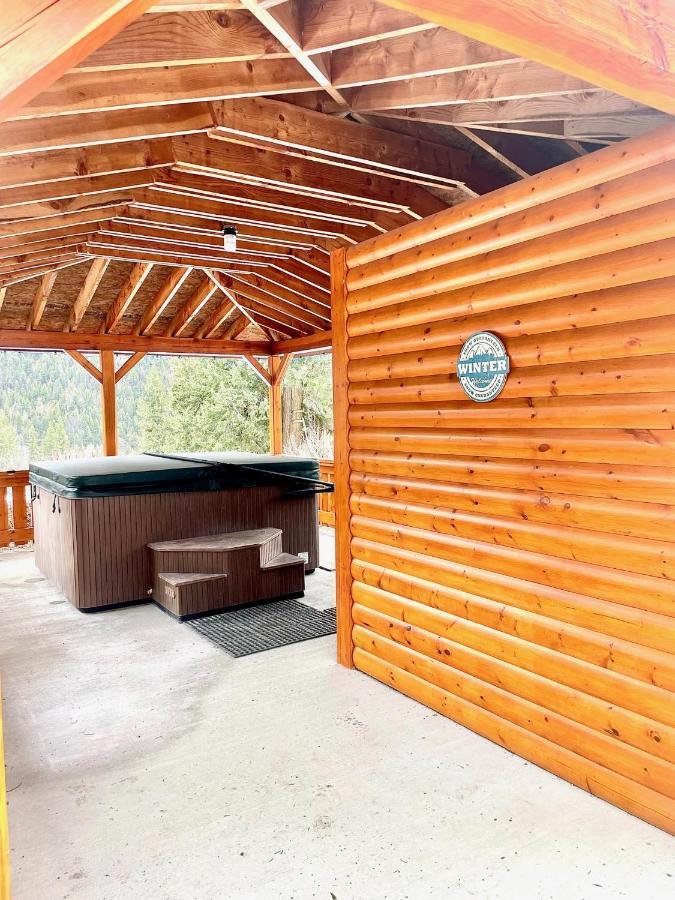 Camels Hump Guest Ranch Lumby Esterno foto