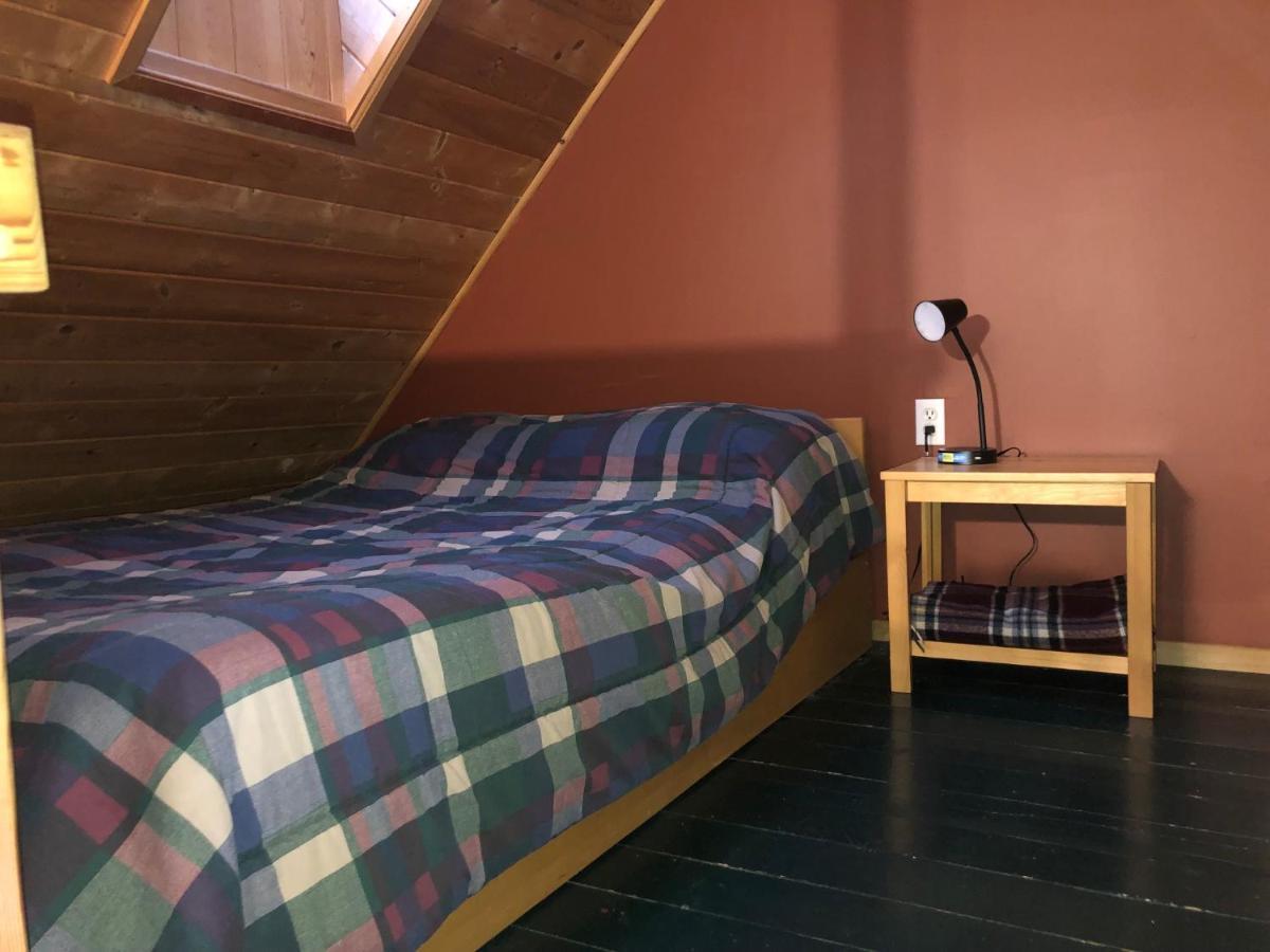 Camels Hump Guest Ranch Lumby Esterno foto